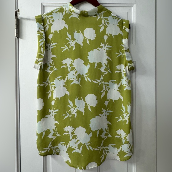 Ann Taylor Green and White Floral Blouse - Picture 2 of 4